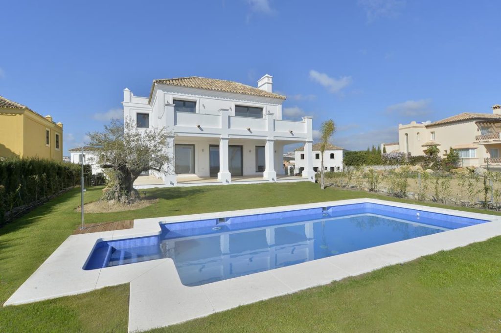 Modernes Haus mit Pool