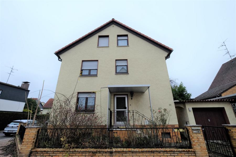 Haus mit fünf Fenstern